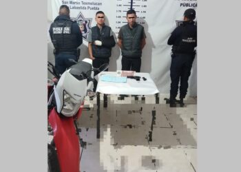 Detienen a 2 hombres por robo, drogas y portación de arma de fuego