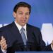 Gobernador de Florida firma ley que permite porar armas sin permiso