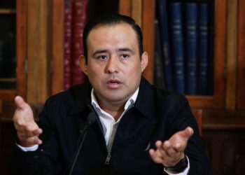 Aspirantes a gubernatura con cargos públicos deben respetar la ley