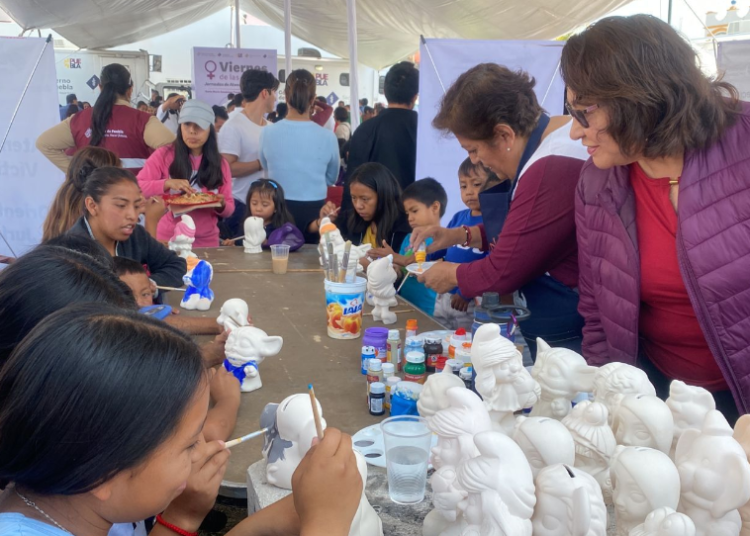 Viernes de las Mujeres beneficia a más de 500 poblanas de Tecola