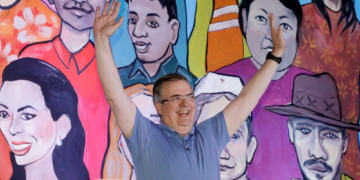 Ebrard asegura que va arriba en encuesta de Morena para candidato presidencial