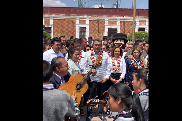 Con Mañanitas recibieron al gobernador en el Martes Ciudadano en Tepeaca