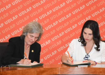 Layón suscribe convenio de becas con la Ulap