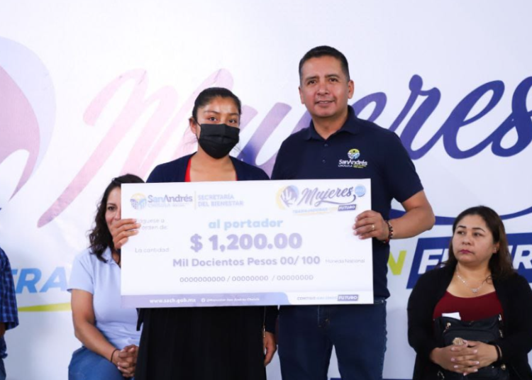 Tlatehui entrega apoyo a beneficiarias de Mujeres Trabajadoras con Futuro 2023