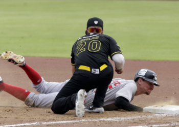 Pericos barre a Piratas de Campeche en la primera serie de la Temporada