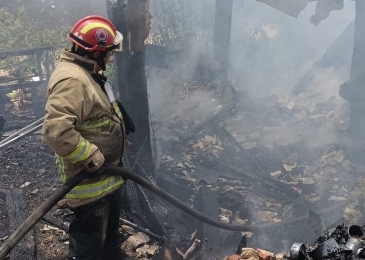 Atienden incendio en San Juan del Río