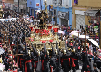 Orar, meditar y cantar, así fue la Procesión del Viernes Santo