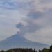 Popocatépetl arroja enorme fumarola