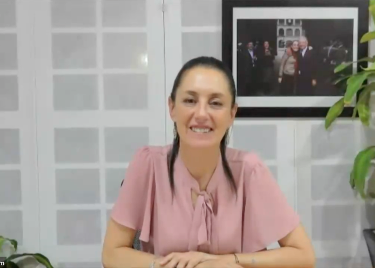 Sheinbaum sostiene conversatorio con ciudadanos de Michoacán