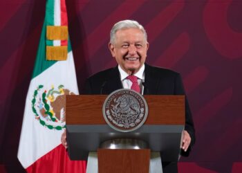 México no recurrirá a otras monedas que no sea el dólar para sus reservas: AMLO
