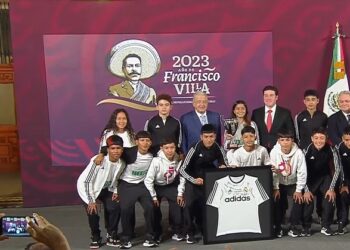 AMLO reconoce a jóvenes de NL, ganadores del World Challenge 2023