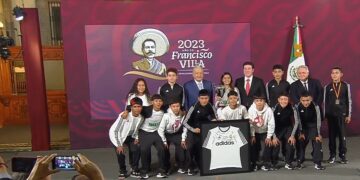 AMLO reconoce a jóvenes de NL, ganadores del World Challenge 2023