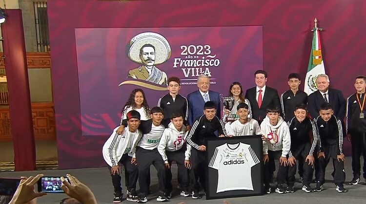 AMLO reconoce a jóvenes de NL, ganadores del World Challenge 2023