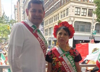 El senador Armenta Mier asiste a Nueva York al Desfile del 5 de Mayo
