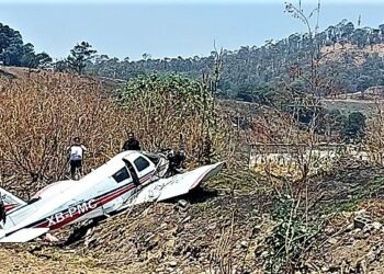 Se desploma avioneta en el Cerro Zapotecas