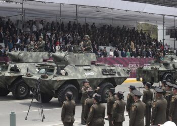AMLO y Sergio Céspedes elogiaron gallardía del Desfile del 5 de Mayo