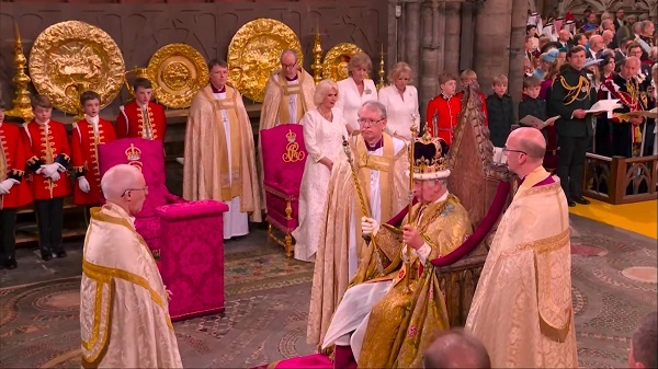 Carlos III fue coronado rey del Reino Unido