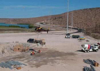 CEMEX transporta concreto ¡en helicóptero!