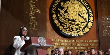 AMLO exhibe privilegios de ministros de SCJN