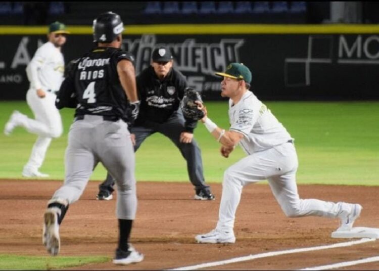 Pericos pierde primer juego contra Rieleros