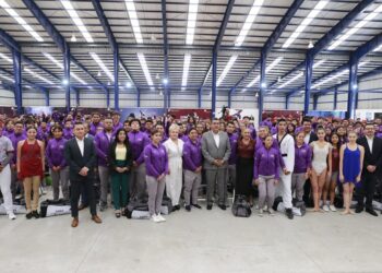 Céspedes preside ceremonia de abanderamiento de delegación que competirá en Nacionales Conade 2023