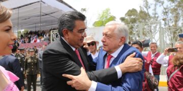 Consigue Sergio Salomón apoyo histórico de AMLO a Puebla