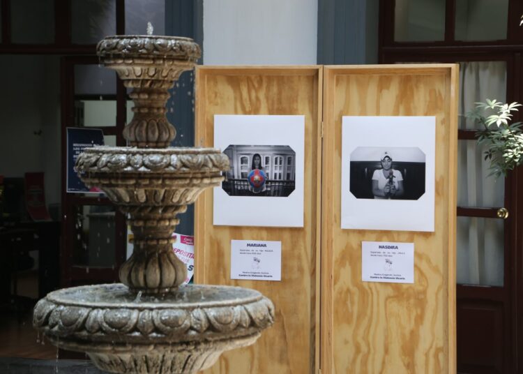 Inauguran exposición Voces de la Violencia Vicaria en Puebla capital