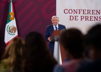 AMLO llama a médicos generales y especialistas a unirse al Plan de Salud IMSS Bienestar