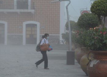 Aumentan casos de rinitis por caída de ceniza volcánica