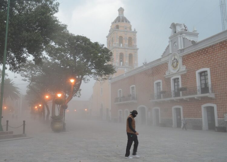 Puebla, pionera en estudios sobre afectación pulmonar por inhalar ceniza volcánica