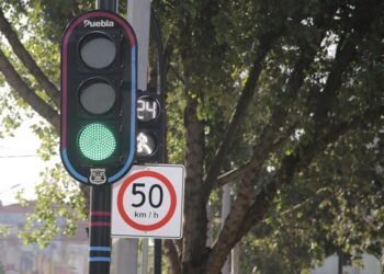 Entregan mantenimiento a red semafórica y balizamiento de Av. 25 Ote-Pte