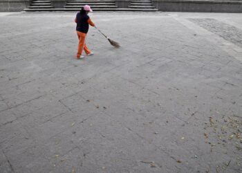 Limpia recolecta hasta 15 toneladas de ceniza por día