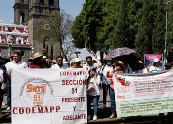 Sección 51 del SNTE participa en desfile del 1 de mayo