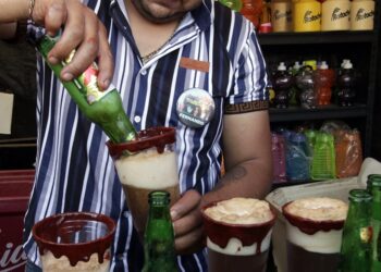 Multarán a quienes vendan bebidas alcohólicas en cocheras y vía pública