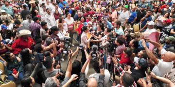 Sheinbaum da conferencia ante más de 10 mil chihuahuenses