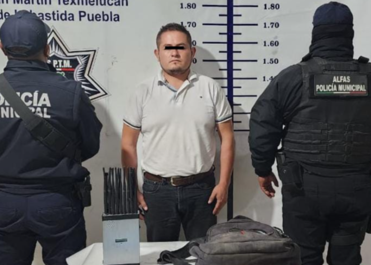 Detienen a sujeto con dosis de piedra y antenas inhibidoras de señal en Texmelucan