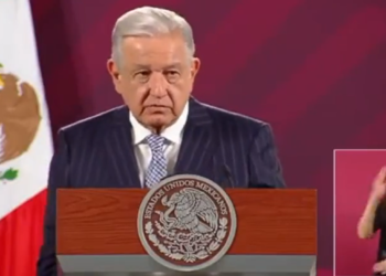 AMLO anuncia incremento de salario de 8.2% a maestros