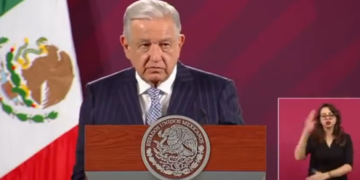 AMLO anuncia incremento de salario de 8.2% a maestros