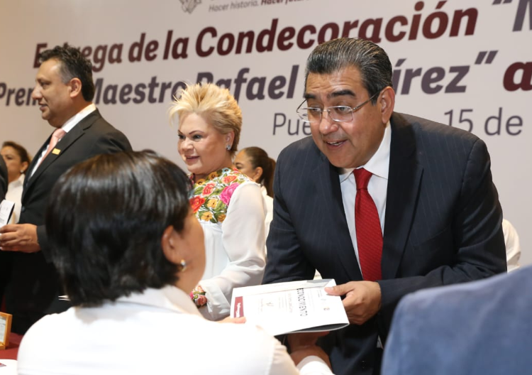 Gobierno del Estado destinó más de 200 millones para estímulos económicos a maestros