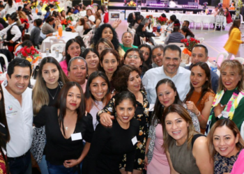 Ayuntamiento de Chignahuapan celebra a maestros y maestras