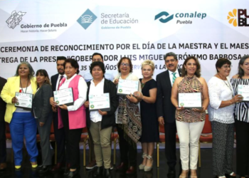 SEP y Conalep entregan la presea Gobernador Miguel  Barbosa Huerta