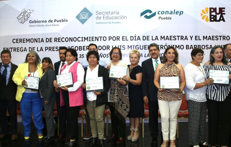 SEP y Conalep entregan la presea Gobernador Miguel  Barbosa Huerta