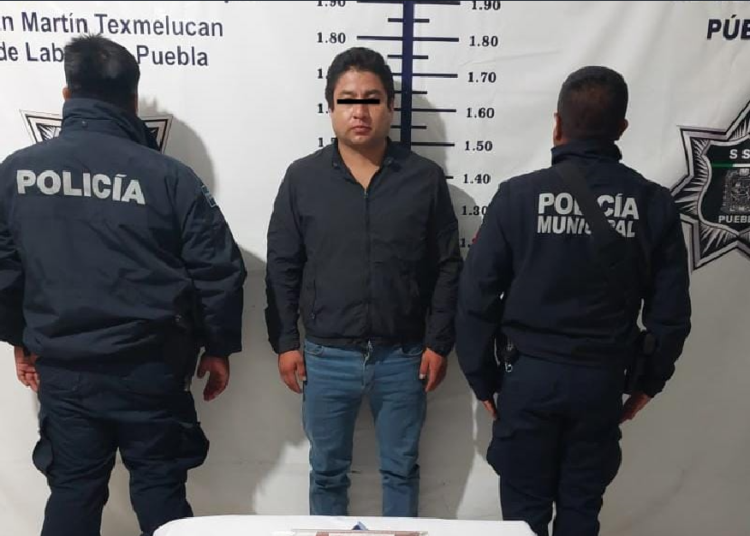 SP y Tránsito de Texmelucan detienen a sujeto que se metió a tienda con arma de fuego