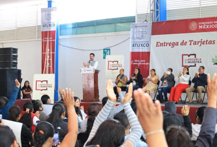 Abdala supervisa entrega de recursos de programas La Escuela es Nuestra en Atlixco
