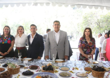Céspedes ofrece todo el apoyo de su gobierno al sector restaurantero