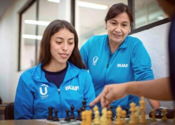 Lilia Cedillo exhorta a académicos a mantener vocación por enseñanza