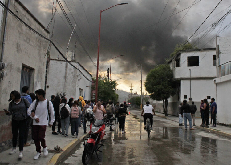 Atienden explosión en encierro de autobuses de San Pedro Cholula