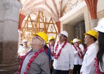 Céspedes se compromete a finalizar restauración de inmuebles afectados por sismos