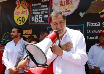 Gerardo Fernández Noroña mueve Puebla capital