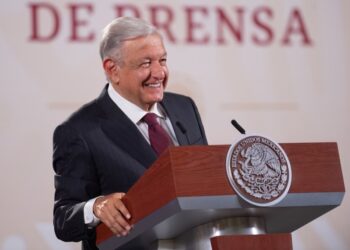 AMLO pide no llevar porras al Zócalo el 1 de julio